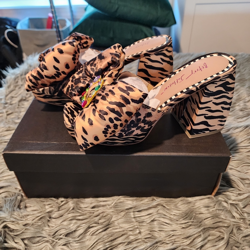 Betsy Johnson Possie Leop Multi size 7.5